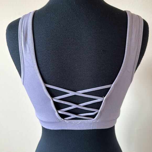Fabletics dusty violet soft double layer strappy back sports bra. Medium. - Picture 3 of 4
